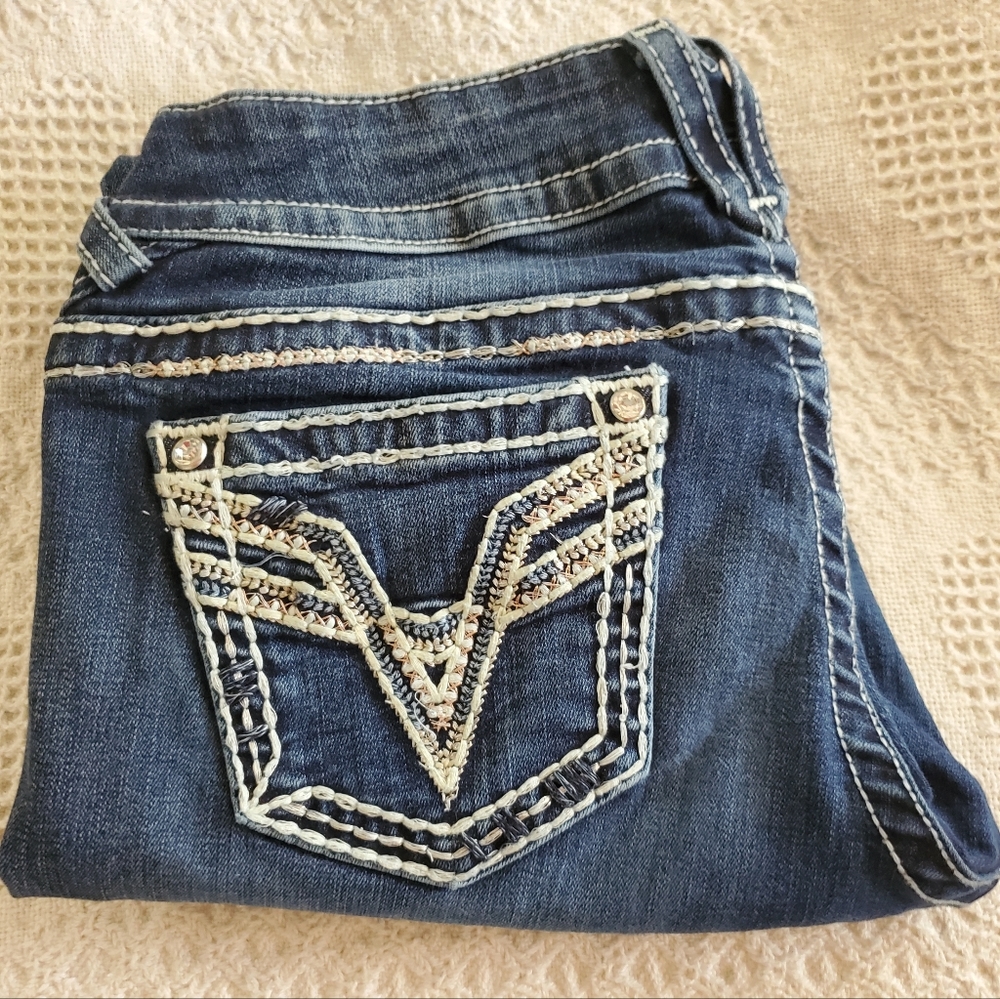 Women's Vigoss size 7/8 dark denim distressed jeans. The Chelsea bootcut. - Picture 12 of 16